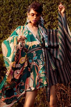 Shop for Limerick by Abirr N' Nanki Green Crepe Printed Kaftan Dress for Women Online at Aza Fashions Green Printed Dress, Short Kaftan Dress, V Neck Kaftan, Printed Kaftan, Short Kaftan, Kaftan Style, Hand Painted Silk Scarf, Belt Design, Indian Fashion Designers