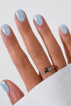 Icy Blue Winter Nails Tiffany Blue Nails Chrome, Light Blue January Nails, Light Blue With Chrome Nails, Baby Blue Glazed Nails, Beach Dip Nail Ideas, Light Blue Vacation Nails, Winter Blue Nail Ideas, Ice Blue Chrome Nails, Autumn Blue Nails