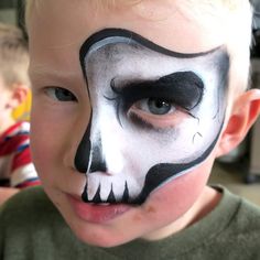 Half Skull Face Paint For Men, Diy Skull Face Paint, Skull Face Paint Tutorial, Halloween Kid Face Paint, Boy Halloween Face Paint, Kids Halloween Face Painting Ideas Easy, Skeleton Face Paint Kids, Kids Halloween Face Painting