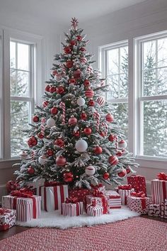 Decoration Tree Christmas, Christmas Tree Decorations White And Red, Red White Xmas Tree, White Silver Red Christmas Tree, Christmas Tree Red And White Ideas, Red Decor Christmas Tree, Red Flocked Christmas Tree Ideas, Christmas Tree Red Ideas, Christmas Color Decor Ideas