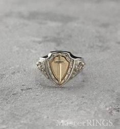 Mixed #metals #knights #signet #ring #- #Shield #and #sword #silver #ring #- #Gift #for #him #This #signet #ring #will #underline #your #individual #style. #It #can #be #worn #like #everyday #ring #and #for #the #party. #Also #this #ring #will #be #a #great #gift #for #your #dad, #husband, #grandpa #or #your #loved #one. #◄Product #Information► Sovereign Rings, Mens Gold Signet Rings, Mens Initial Ring, Unique Mens Rings, Simple Silver Jewelry, Silver Jewelry Diy, Shield Ring, Signet Ring Men, Dainty Gold Rings