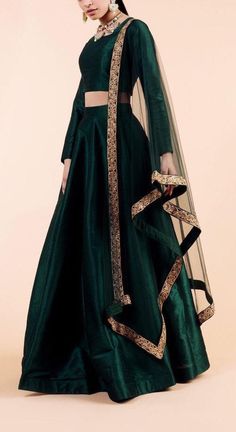 Indian Bridesmaids Outfits, Lengha Dress, Ruffle Lehenga, डिजाइनर कपड़े, Baju Kahwin, Engagement Lehenga, Blouse Lehenga, Indian Bridesmaids, Lehenga Dupatta