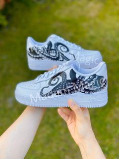 * Hand painted custom Air Force 1 07 Low * Not vinyl, stickers or patches * No returns, refunds or exchanges * Processing time is 2-3 weeks * I cannot expedite orders or make for a specific date * Delivery time depends on country * Cancellations up to 24 hours after purchase * Please try on shoes in a store to make sure you order the correct size * Please order correct size - if you order incorrect size this is your own responsibility * If you order a women's size it is possible you receive the men's option of the same size -the shoes will be the same only the number on the box will differ * Wipe clean only, no washing or picking * Shoes are 100% genuine and can be proven so * Shoes are bought from a genuine retailer, copy of original receipt of purchase can be provided upon request * If y Luxury Custom White Sneakers With Nonskid Markings, Drawn On Shoes For Men, Airforce Custom, Black Octopus, Custom Shoes Men, Painted Nikes, Man Sneakers, Painted Sneakers, Custom Nike Shoes