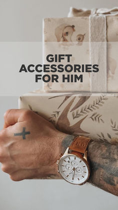 🎄 Christmas Gift Ideas that Spark Joy! 🎁 Discover Trendhim's Black Week offers for the perfect holiday presents. #ChristmasGifts #BlackWeekOffers #GiftIdeas Men's Necklaces, Holiday Presents, Spark Joy, Black Week, Gift Accessories, Men Necklace