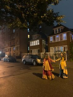 Night Street Indian, Indian Besties Aesthetic, Desi Dress Aesthetic, Desi Friends Photoshoot Ideas, Traditional Poses With Friends, Desi Poses With Friends, Poses With Best Friend In Traditional, Desi Best Friends Aesthetic, Navratri Poses With Friends