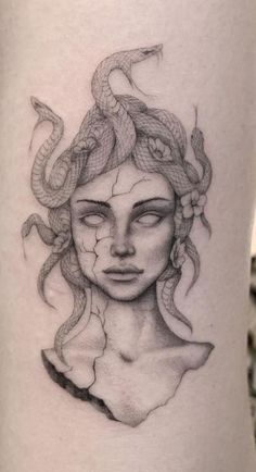 tattoo ideas Gotik Tattoo, Medusa Tattoo Design, Mythology Tattoos, Medusa Tattoo, Tattoo Style Drawings, Arm Tattoos, Simplistic Tattoos, Tattoo Design Drawings, Book Art Drawings