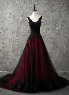 Bezauberndes ärmelloses schwarzes und rotes Partykleid mit Spitzenapplikationen und Perlen. Ballkleid mit tiefem Rückenausschnitt Low Back Prom Dress, Black Tulle Prom Dress, Black And Red Wedding, Black Wedding Dress Gothic, Back Prom Dress, Dress Low Back, Green Formal Dresses, Beaded Party Dress, Floral Dress Formal