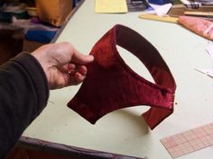 tutorial on making a French Hood Tudor Hood, Larp Diy, Tudor Gown, Tudor Dress, Hood Pattern, Kinds Of Hats