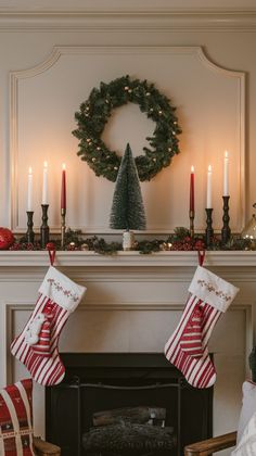 Make your fireplace pop this holiday season with 25 festive Christmas mantle decor ideas. Whether you're going for a rustic or modern look, these Christmas mantle ideas will transform your space. Click to explore more ideas or save for later! Visit the post for full inspiration. Christmas Mantle Ideas, Mantle Ideas, Fall Living Room Decor, Vintage Inspired Christmas