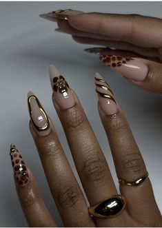 Nude Nails With Color Design, Clear Stiletto Nails Design, Chrome Manicure Ideas, Marble Nails Tips, Short Gel X Nail Designs, Nail Art Coffin Shape, Acrylic Nail Designs Almond, Matte And Glossy Nails, Nail Designs With Gold