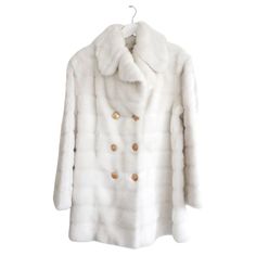 Check out this item from 1stdibs! Gucci x Tom Ford Fall 1995 White Faux Fur Coat: https://www.1stdibs.com/id-v_21843052 Fur Coat White, White Faux Fur Coat, Real Fur Coat, Coat White, Mink Fur Coat, White Faux Fur, Vintage Coat, Outerwear Coats, Faux Fur Coat