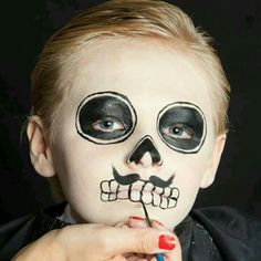 Maquillaje Skeleton Face Paint, Halloween Block Party, Halloween Crafts To Sell, Cute Halloween Makeup, Kids Face Paint, Easy Halloween Crafts, Kids Makeup