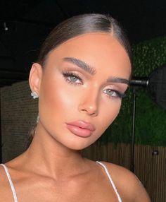 All Posts • Instagram Glam Bride Makeup, Ball Makeup, Natural Prom Makeup, Wedding Eye Makeup, Glam Wedding Makeup, Prom Eye Makeup, Prom Makeup Looks, Bridal Makeup Natural