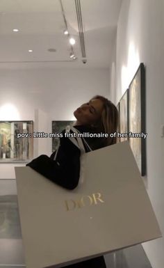 a woman carrying a bag in an art gallery with the words dor on it