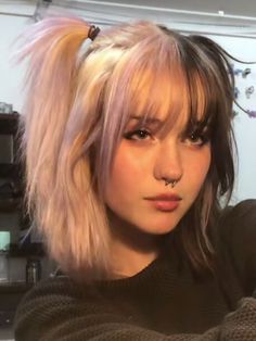 Hair Dye Shoulder Length, Split Dyed Hair Inspiration, Split Dye On Short Hair, Half N Half Hair Color, Split Dyed Bangs, Split Dyed Hair With Bangs, Cute Hair With Bangs, Split Dye With Bangs, Short Hair Split Dye