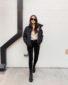 Combat Boot Outfits, Combat Boot Outfit, Winter Jacket Outfits, Converse Outfits, Puffer Jacket Outfit, Japan Outfit, Winter Outfit Inspiration, Cute Fall Outfits