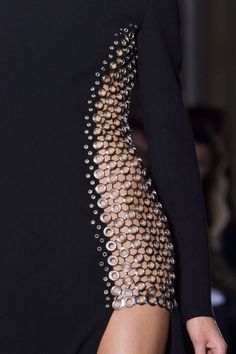 Anthony Vaccarello Fall 2013 Ready-to-Wear Detail - Anthony Vaccarello Ready-to-Wear Collection - ELLE Anthony Vaccarello, فستان سهرة, Look Fashion, Runway Fashion, A Black