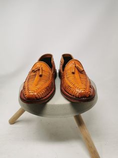 "*We offer two types of shipping, one free and one accelerated. When completing your order please choose the type of shipment that suits you best Model Motitas Shedron. Huarache handcrafted style. Each piece involves a unique work since Mexican artisans dedicated their talent in the manual elaboration of each piece. Let's continue to give value to the artisanal and acquire one of these beautiful huaraches of many decades of history tradition and style. The term \"huarache\" comes from the \"kwar Artisan Leather Huaraches With Woven Sole, Traditional Leather Woven Huaraches, Traditional Woven Leather Huaraches, Artisan Slip-on Huaraches With Woven Sole, Artisan Leather Huaraches With Rubber Sole, Artisan Huaraches With Leather Sole And Closed Toe, Leather Slip-on Huaraches With Leather Sole, Leather Slip-on Huaraches With Rubber Sole, Artisan Slip-on Huaraches With Rubber Sole