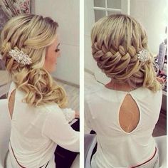 beautiful.... i wonder if this could be done to only half... half up half down with side bride?!? Wedding Hairstyles For Women, Glamorous Wedding Hair, Fun Hair, Popular Haircuts, Short Hairstyle, Girls Hair