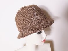 Vintage mid - late 70s fedora hat by 'Kangol' ~ Made in England.  Fabric is a medium weight speckled wool herringbone tweed in shades of golden brown, cream, pink, orange and green. Condition = Excellent. Clean and ready to wear! Inner circumference measures approx 21''. Retro Wide Brim Hat For Fall, Retro Curved Brim Hat For Fall, Winter Vintage Fedora With Curved Brim, Retro Winter Cloche Hat With Short Brim, Vintage Fedora With Curved Brim For Fall, Winter Retro Cloche Hat With Short Brim, Vintage Wool Cloche Hat For Fall, Retro Wide Brim Cloche Hat For Winter, Fall Herringbone Hat With Short Brim