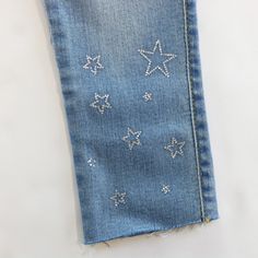 Be a Star! These Light Wash Rhinestone Star Jeans have a raw hem and soft gathered elastic waist. Super comfortable and adorable. Denim Rhinestone, Bedazzled Jeans, Embroidery Pants, Glitter Leggings, Hair Clip Holder, Rhinestone Jeans, Star Clothing, Basic Leggings, Star Embroidery