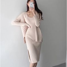 Beautiful Cardigan And Dress Set! Comfortable Stretchy Dress Clean, Chic And Classy Look. Beige Maxi Dress With Cardigan, Midi Cardigan Dress, Sporty Cottagecore, Chic Baddie, Indie Dark, Euphoria Fashion, Vsco Summer, Outfit Kpop, 90s Casual