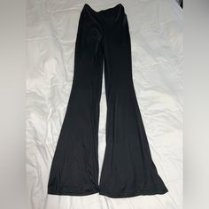 Shein Black Flare Pant Xs Ruched Back Fitted Casual Bottoms For Night Out, Casual Fitted Bottoms For Night Out, Fitted Bottoms With Elastic Waistband For Night Out, Stretch High-waist Wide Leg Pants For Going Out, Casual Stretch Wide Leg Pants For Night Out, Casual Fitted Wide Leg Pants For Night Out, Elastane Pants With Elastic Waistband For Night Out, Black Flare Bottoms For Night Out, Fitted Bottoms For Going Out