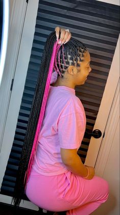 Pink Nd Black Braids, Pink And Black Small Knotless Braids, Braided French Braids Black Hair, Pink Pikaboo Braids, Peak A Boo Braids Pink, Pink Peekaboo Highlights Braids, Pink And Black Peakaboo Braids, Pink Peekaboo Hair Braids, Skunk Patch Braids