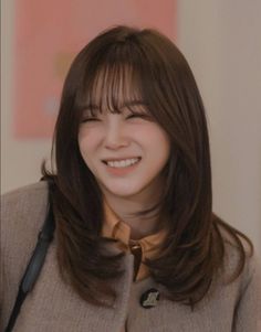 Medium Length Haircut Bangs Round Faces, Poni Ala Korea, Potong Poni Ala Korea, Pretty Hair Cuts, Korean Haircut, Hair Style Korea, Hair Inspiration Long, Kim Sejeong