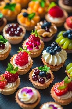 Offers all western foods, cupcakes, cakes and pastries. Mini Tart Decorating Ideas, Small Bites Desserts, Mini Tarts Dessert Bite Size, Mini Cupcakes Decorating, Catering Food Displays, Mini Pastries, Catering Ideas Food, Bite Size Desserts, Mini Tart