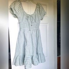 Cute Gingham Dress In The Princess Polly Style. White Plaid Dress For Picnic In Spring, White Plaid Dress For Spring Picnic, Casual White Plaid Dress For Spring, White Plaid Dress For Brunch, Casual White Plaid Dress With Ruffles, White Plaid Casual Dress For Brunch, Casual White Plaid Dress For Brunch, Gingham Dress, The Princess