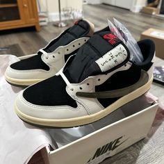 Travis Scott Is Back In 2023, Following Up His Previous Release Of The Air Jordan 1 Retro Low Phantom In 2022, With Another Air Jordan 1 Retro Low Collaboration. The Jordan 1 Retro Low Og Sp Travis Scott Olive Released Exclusively In Womens Sizing. The Air Jordan 1 Low Og Sp Travis Scott Olive Is Constructed With White Leather And Black Nubuck Uppers. Travis Continued To Use His Signautre Reverse Style Nike Swoosh, In An Olive Green Colorway. The Limited Edition Sneakers Have An Aged Midsole Tha Travis Scott Olive, Air Jordan 1 Travis Scott, Travis Scott Sneakers, Travis Scott Jordan 1, Nike Air Jordan Shoes, Nike Air Max Excee, Nike Classic Cortez, All Nike Shoes, Jayson Tatum