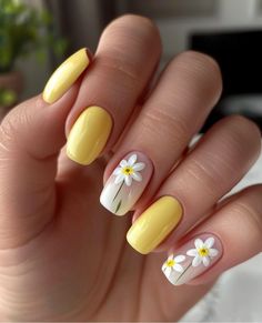 Yellow Flowers Nail Art, Flower Power Nail Art, Nail Yellow Design, Yellow Nails With Design, Pretty Yellow Nails, Yellow White Nails, Fun Acrylic Nails Designs, Nail Design Yellow, Summer To Fall Nails