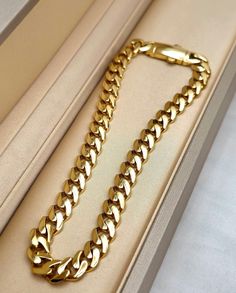 --- Crafted in GUARANTEED HIGH-QUALITY 18-Karat GOLD -- Pure Gold Material, Not Gold-Filled or Plated --- ** Bracelet options base on their lengths, thickness and weights: 7 inches - 7 millimeters: 9.44 grams 7.5 inches - 7 millimeters: 10.02 grams 8 inches - 7 millimeters: 10.70 grams 8.5 inches - 7 millimeters: 11.36 grams 9 inches - 7 millimeters: 12.35 grams Closure: Box lock clasp (Strong and Durable) Chain style: 18 Karat Miami Cuban Monaco Bracelet Please feel free to message me for any custom sizing request! Check out the matching chain necklace here 👇 https://www.etsy.com/ca/listing/1737320893/18k-solid-gold-miami-cuban-chain-and?click_key=a506bfb94791dd2b5b25e0179d93ba47ea4df778%3A1737320893&click_sum=907dbe2d&ref=shop_home_active_1&frs=1&sts=1 𝙋𝙧𝙤𝙙𝙪𝙘𝙩 𝘿𝙚𝙨𝙘𝙧𝙞𝙥𝙩𝙞? Luxury Curb Chain Cuban Link Bracelet, Luxury Cuban Link Bracelet As Gift, Luxury Cuban Link Chain Bracelet As Gift, Luxury Curb Chain Bracelet As Gift, Luxury Curb Chain Bracelet For Gift, Luxury Cuban Link Bracelet As Gift With Solid Construction, Luxury Cuban Link Jubilee Bracelet, Luxury Gold Chain Bracelet With Cuban Link, Luxury Gold Bracelet With Curb Chain As Gift