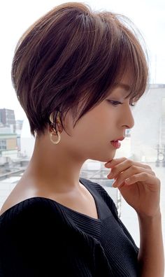 Naturally Wavy Hair Cuts, Short Haircut For Women, Japanese Short Hair, Women Haircut, Haircut For Women, Natural Curly Hair Cuts, Messy Bob Hairstyles, Braids For Medium Length Hair, Asian Short Hair