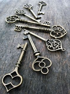 several antique keys are arranged on a table