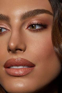 Natural Gold Makeup, Bronzy Eye Makeup, Aesthetic Eye Makeup, Gold Wedding Makeup, Rose Gold Makeup Looks, Warm Makeup, Aesthetic Eye, Rose Gold Eye Makeup, Maquillage On Fleek