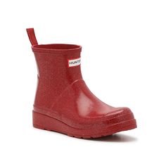 HUNTER-Play Short Star Cloud Rain Boot - Women's Simplifying the iconic Hunter design, the Play Short Star Cloud rain boot hits at the top of the ankle for stylish height that complements street fashion. A flatter sole provides maximum comfort and versatility. Click here for Boot Measuring Guide. Hunter Design, Cloud Rain, Star Cloud, Womens Rain Boots, Rain Boot, Red Glitter, Street Fashion, Lady In Red, Rain Boots