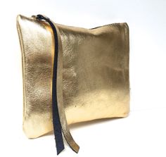 Leather pouch gold, gold leather purse, small leather bag gold Whether as cosmetic purse , pencil case or cell phone pocket ... Here stuff fits into and is well protected . Dimensions approx 16x20cm Cheap Gold Coin Purse With Removable Pouch, Small Leather Bag, Leather Silver, Leather Pouch, Gold Leather, Etsy Fashion, Leather Purse, Gold Gold, Clutch Handbag