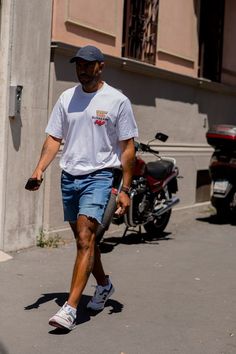 Jorts Mens Outfits, Mens Street Style Summer, Mens Inspiration, Mens Summer Outfits, Outfits Hombre, Mens Fashion Classy, Man Fashion, The Best Street Style