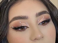 Cute Makeup Looks With Gems, Simple White Glitter Eye Makeup, Makeup Looks With Diamonds, New Years Makeup Ideas With Gems, Makeup Stones Eye, Pink Pearl Eye Makeup, White Glittery Eye Makeup, Simple Rinestine Makeup, Glitter Eyeliner Looks