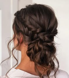 Relaxed Low Bun with Braids Bridesmaid Updo, Large Curls, Teased Hair, Bridesmaid Hair Updo, Low Bun, Penteado Cabelo Curto, Curly Bob Hairstyles, Bridesmaid Hairstyles, Braided Bun