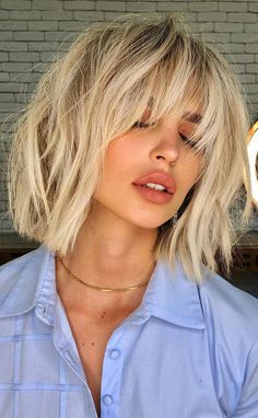 Blonde Ombre With Bangs, Bob Lung, How To Cut Bangs, Lob Hairstyle, Lob Haircut, Long Layered Haircuts, Curly Hair With Bangs, Platinum Blonde, Blonde Bob