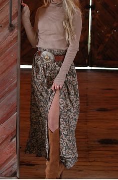 Western Thanksgiving Outfits Women, Dressy Western Outfits Women Winter, Western Fancy Outfits, Feminine Western Outfits, Western Teacher Outfits, Outfits With Cowboy Boots For Women, Western Skirt Outfits, Country Winter Outfits, Boho Country Outfits