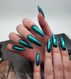 Bright Gel Nails Ideas, Bluish Green Nails, Turquoise Chrome Nails, Crome Nails Designs, Petrol Nails, Teal Chrome Nails, Emerald Green Chrome Nails, Bright Gel Nails, Metallic Blue Nails