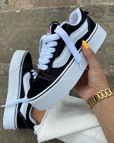 Chunky Heels Outfit, Dope Fashion Outfits, Pretty Sneakers, Tenis Vans, Trendy Shoes Sneakers, Pretty Shoes Sneakers, All Nike Shoes, Shoes Outfit Fashion, Shoe Wishlist