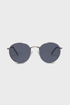 Silver Retro Round Frame Sunglasses With Mirrored Lenses, Classic Aviator Sunglasses With Metal Frame, Vintage Round Sunglasses With Mirrored Lenses, Chic Round Frame Sunglasses For Everyday, Chic Everyday Sunglasses With Round Frame, Summer Round Metal Frame Sunglasses, Retro Sunglasses With Tinted Round Frame, Retro Round Frame Sunglasses With Tinted Lenses, Trendy Round Metal Frame Sunglasses