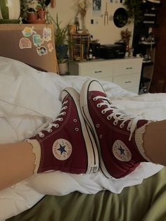 Maroon Converse Aesthetic, Red All Star Aesthetic, Cherry Red Converse, Dark Red Converse, Converse Maroon, Maroon Converse, Red Chucks