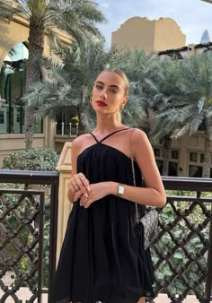 Black Dress Red Lips, Red Lips Outfit, Dubai Outfits Ideas, Nightout Outfit, Dubai Outfits, Dress Homecoming, Short Prom Dress, Classy Casual Outfits, Dress Beach