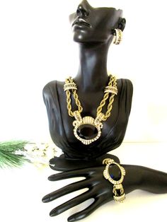 HEIDI DAUS "CHAIN OF EVENTS" BLACK NECKLACE-BRACELET-EARRINGS 3PC SET * BRAND - HEIDI DAUS * NECKLACE - APPROX - 18-1/4"L x 7/8"W WITH 3-3/4" EXTENDER - DROP APPROX - 2-1/4L" x 3"W * BRACELET - APPROX - 7-1/2"L x 1-1/2"W WITH 1/2" EXTENDER - FITS 6-1/2" TO 8" WRIST * EARRINGS MEASUREMENTS - APPROX - 1-1/8"L x 1/2"W * METAL COLOR - BRONZETONE * ROPE CHAIN DESIGNS * COLOR - BLACK * HOOK CLOSURE * EARRINGS - OMEGA BACKS * CONDITION - NEW IN GIFT BOX * IMPORTED Black Jewelry With Adjustable Chain For Formal Occasions, Black Evening Jewelry With Adjustable Chain, Black Chain Necklace Costume Jewelry, Adjustable Costume Jewelry Sets For Party, Elegant Black Adjustable Jewelry Sets, Evening Costume Jewelry With Chain Detail, Evening Costume Jewelry With Chain, Evening Costume Jewelry Chain, Black Metal Jewelry With Adjustable Chain